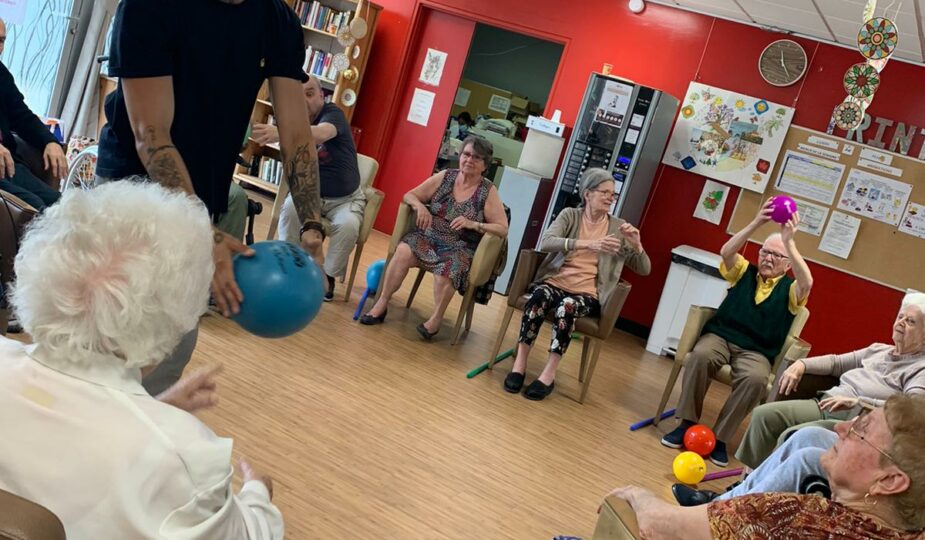 Exercice de mobilités avec les résidents de l'EHPAD "Le Manoir"